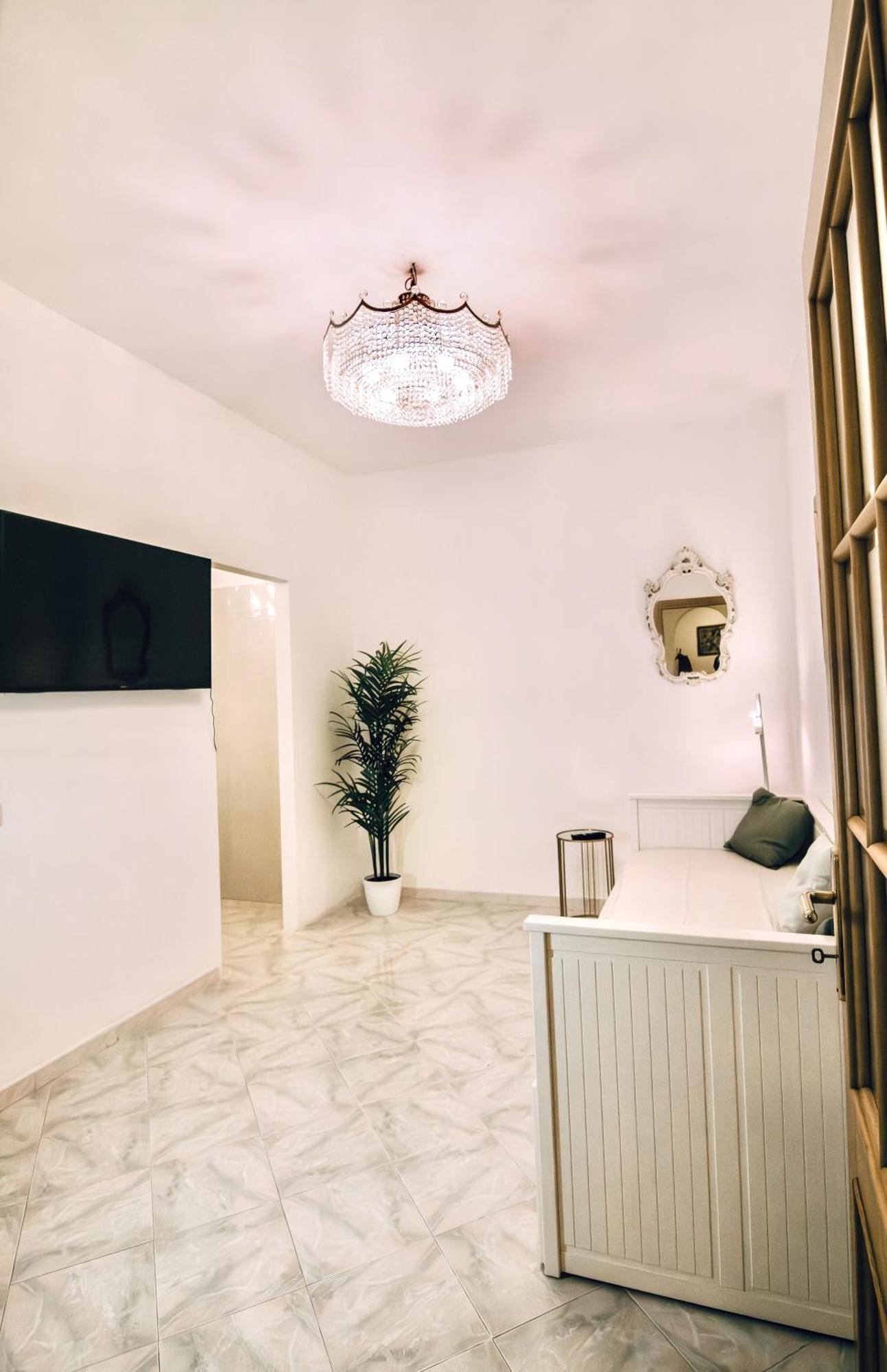 Appartamento Golden Luxury - San Giovanni - 10 Min To Basilica Of San Giovanni - 25 Min To Colosseum Roma